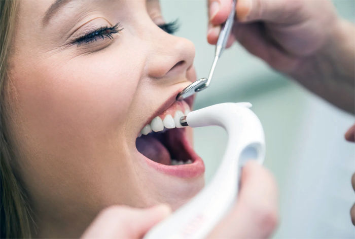 Как проходит детская чистка зубов
